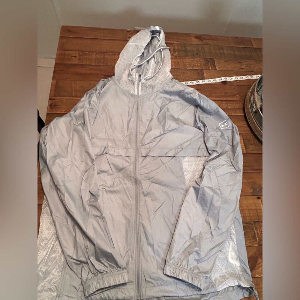 NWT under armour light rain jacket, lightweight and breathable